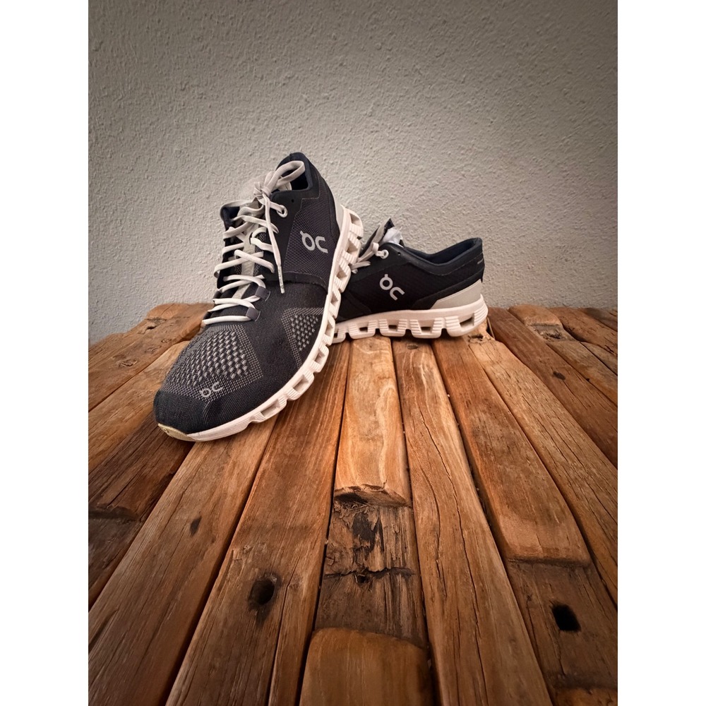 On Cloudflow Running Shoes Size W11 Navy White Low Top Sneakers 40.99592